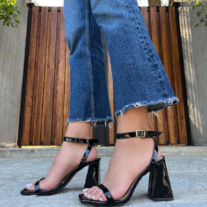 Zapatilla Mule de Doble Tira en Charol