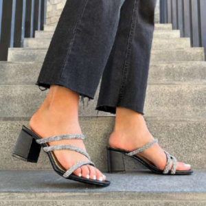 Sandalia Mule con Tiras de Brillos y Tacón de Bloque