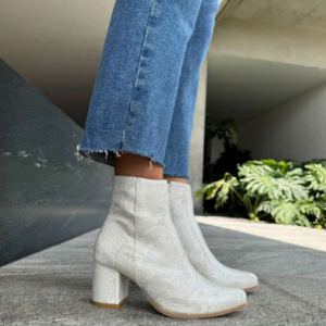"BOTAS BLANCA TIPO VÍBORA"