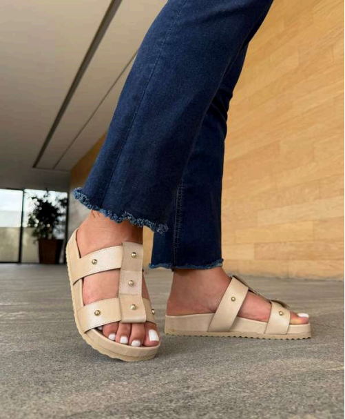 Sandalia "Golden Studs" Confort